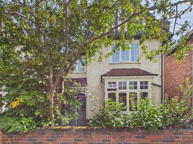 Nithsdale Avenue, Market Harborough 3 bed semi detached house to rent £1,250 pcm £288 pw