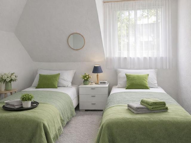 Nivas Studio: Zentrum, Helios Klinik, HBF, Messe 20min, Netflix, Krefeld Amsterdam Apartments for Rent