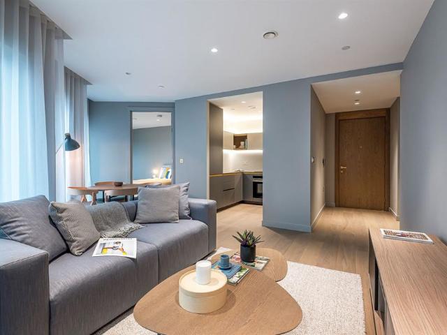 No.4, Upper Riverside, Cutter Lane. 2 bed apartment to rent £3,200 pcm £738 pw