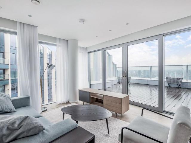 No.4, Upper Riverside, Cutter Lane. 2 bed property to rent £3,600 pcm £831 pw