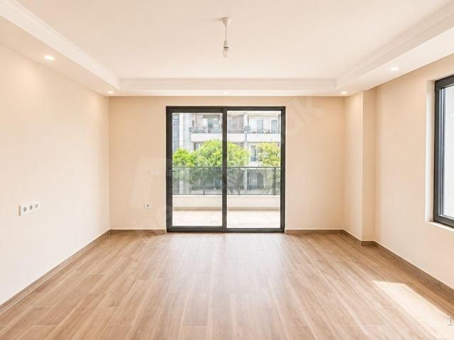 NO:10 GAYRİMENKULDEN MERKEZİ KONUMDA, CADDE ÜSTÜ, ARA KAT, ÖN CEPHE, 130 M, 3+1 KAPALI MUTFAK