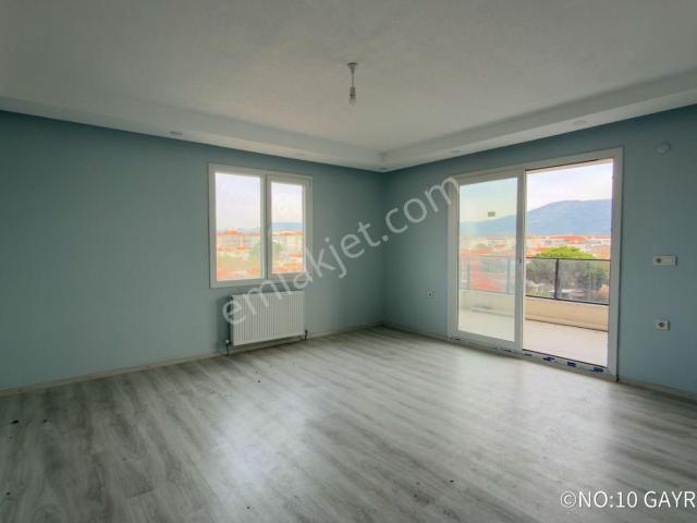 No:10 Gayrimenkul’den – Cadde Üstü, Köşe Konum, En Üst Kat 3+1 125 M² Kapalı Mutfak