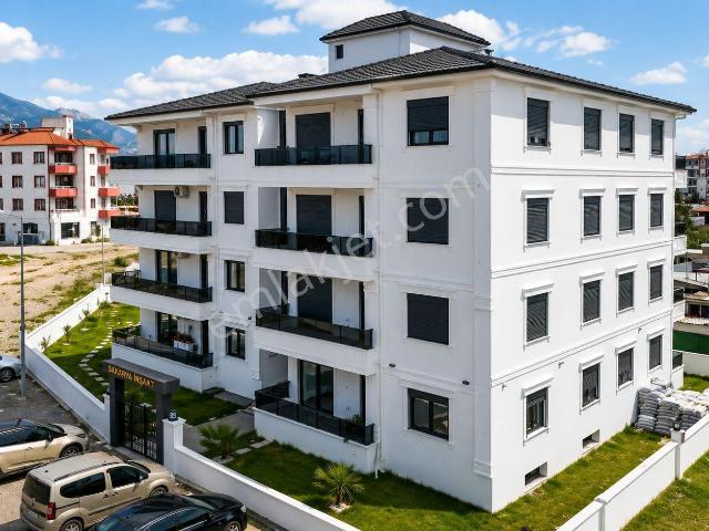 No:10 Gayrimenkul’den Cadde Üstü Merkezi Konumda, Ara Kat, 125 M² 3+1 Kapalı Mutfak Satılık Daire