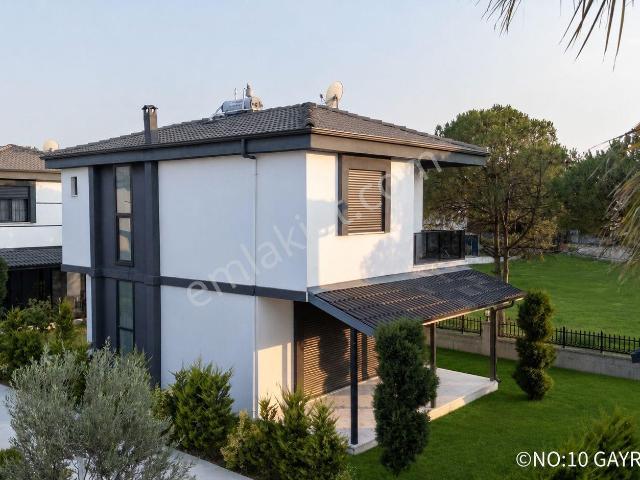 No:10 Gayrimenkul’den Akvaryum Koyu’nda Denize 100 Metre Eşyalı 3+1 Dubleks Villa
