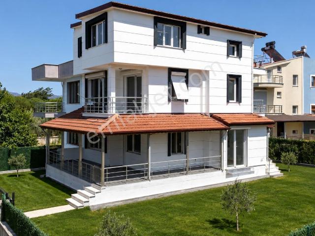 No:10 Gayrimenkul’den Akvaryum Mevkiinde 310 M² Arsa İçinde A’dan Z’ye Yenilenmiş 6+1 Tam Müstakil