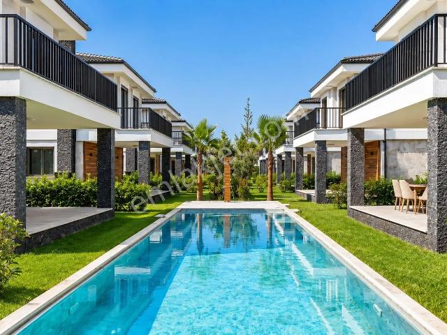 No:10 Gayrimenkul’den En Seçkin Sitelerinden Birinde, Havuzlu, Güvenlikli, Ultra Lüks Villa