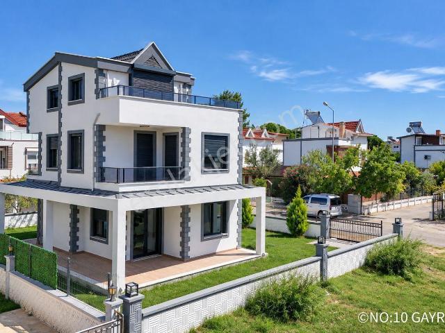 No:10 Gayrimenkul’den İskele’de 370 M² Arsalı, Önü Yeşil Alan, Tam Müstakil 5+1 Tripleks Lüks Villa!