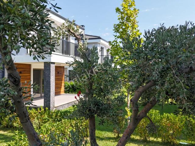 No:10 Gayrimenkul'den Denize Yürüme Mesafesinde Havuzlu Ultra Lüks Villa