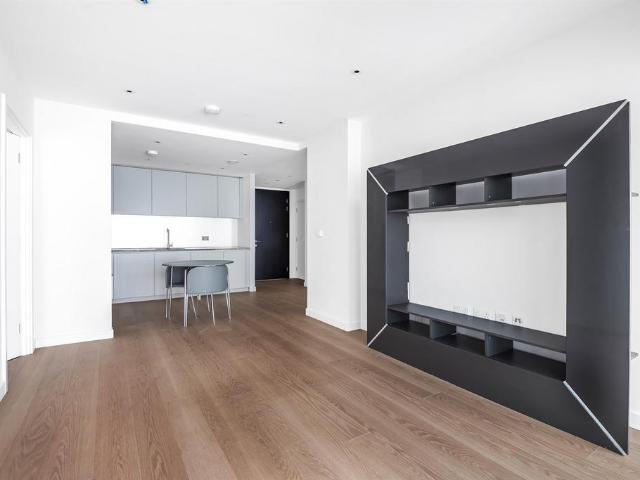No.1, Upper Riverside, Cutter Lane. 2 bed apartment to rent £2,800 pcm £646 pw
