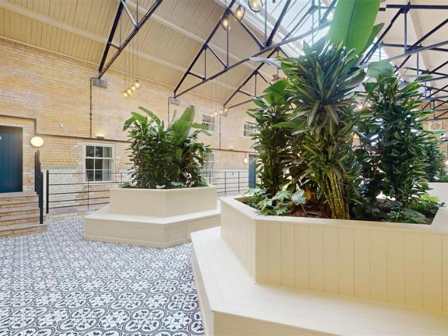 No.2 Old Bradfield Waterworks. 4 bed mews to rent £1,750 pcm £404 pw
