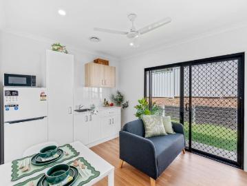 NO UTILITY BILL? NO WORRIES! ALL INCLUSIVE ONE BEDROOM APARTMENT IN THE HEART OF WEST GLADSTONE