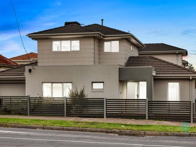 No Body Corporate Townhouse in the heart of Sunshine!
