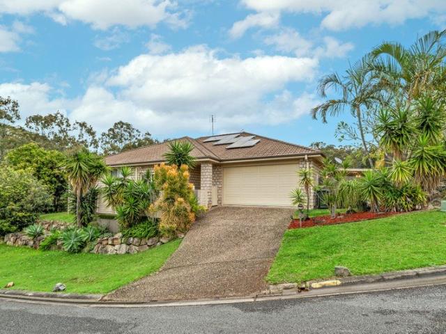 NO BODY CORPORATE | STUNING OWNER OCCUPIED DUPLEX THAT FEELS LIKE A HOUSE
