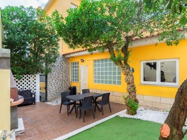 No centro da Vila da Parede, perto da praia, do comércio, tr. 199m² Carcavelos e parede