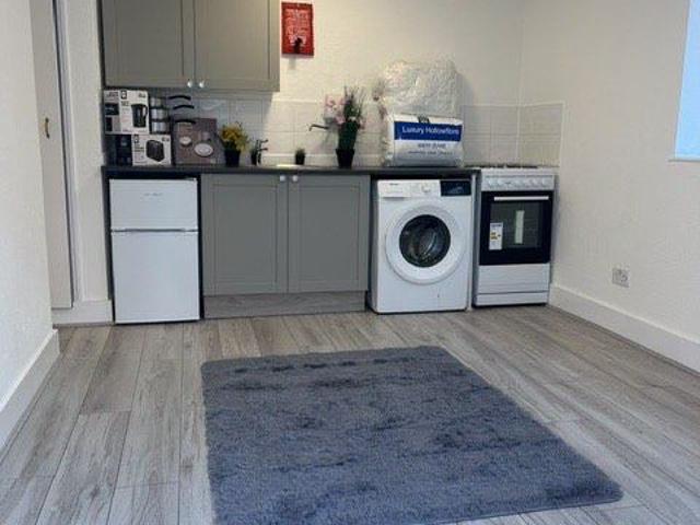 No Deposit Lovely Bright Single Garden Studio