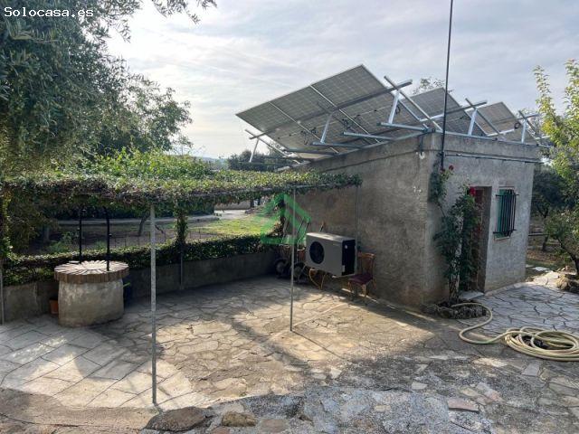 No es una casa. Es tu propio terreno de juego con piscina, tenis y cero vecinos