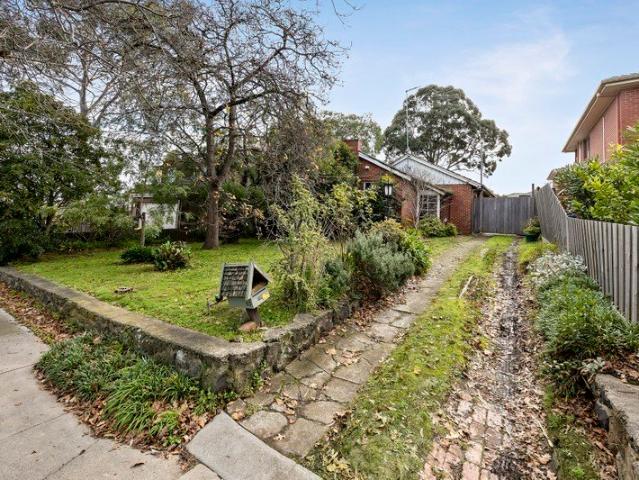 No Heritage, North facing rear yard 982sqm
