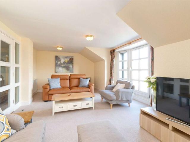 NO HMO LICENCE A bright furnished three bedroom two bathroom flat with parking, set within the former grounds of Duddingston House
