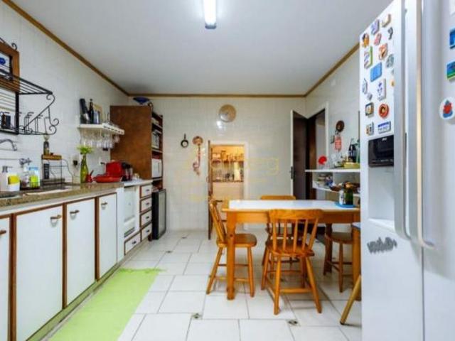 No Planalto Paulista, Linda e Aconchegante Casa Projetada na Década de 60 Por Arquiteto Famoso