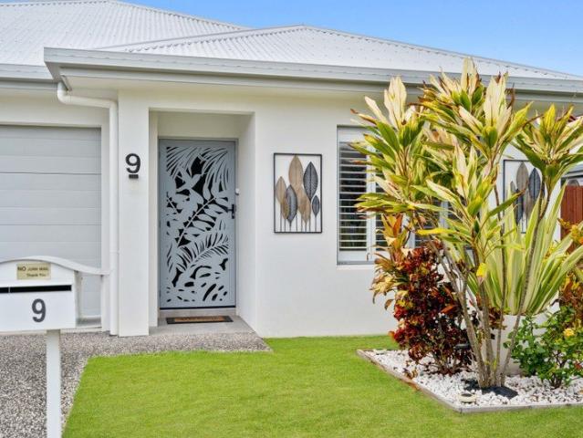 NO REAR NEIGHBOURS, SIDE ACCESS, SPA POOL AND ESTABLISHED GARDENS