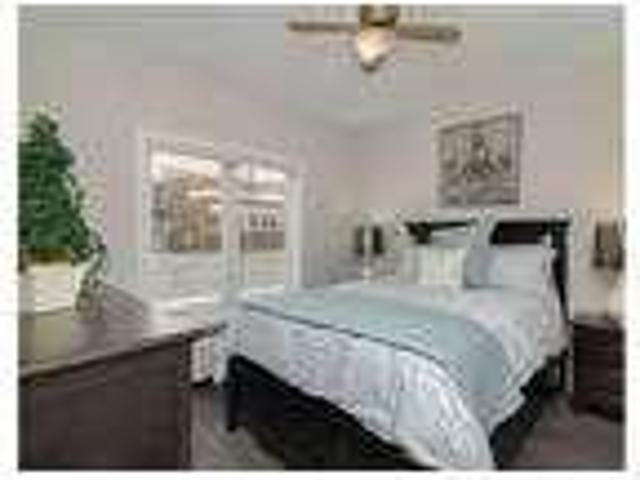 No secure deposit and no broker to Tenant Landlord pays broker fee!