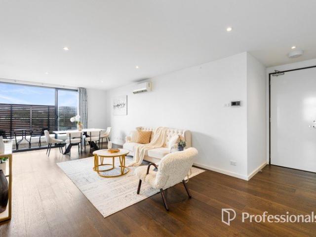 No stacker, low fees & walk to everything convenience