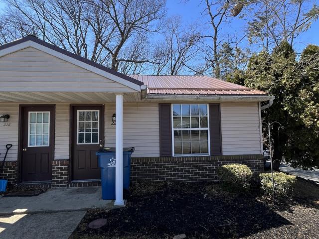 NO STEPS, No one above or below! Cozy 1 Bedroom Villa near York Township Park and I 83!