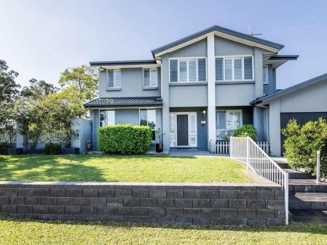 NO STRATA FEES! Spacious, Stylish & Superb Location