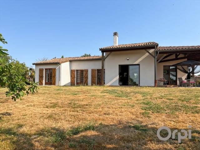 Non loin de FLEURANCE, maison traditionnelle de plain pied d. 160m² Montestruc sur Gers
