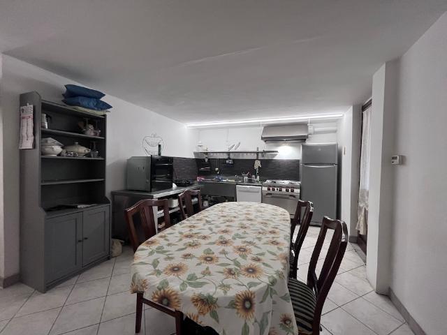 None: Appartamento in affitto