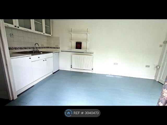 Brockenhurst Gardens, London NW7, Studio to rent, £1,150 pcm | PrimeLocation