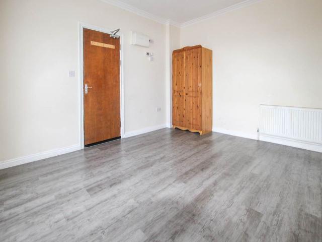 Uxbridge Road, Hayes, Middlesex UB4, Studio to rent, £1,250 pcm | PrimeLocation