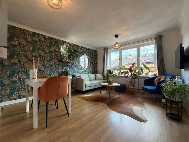 Baker Street, Glasgow G41, 1 bed flat to rent, £950 pcm | PrimeLocation