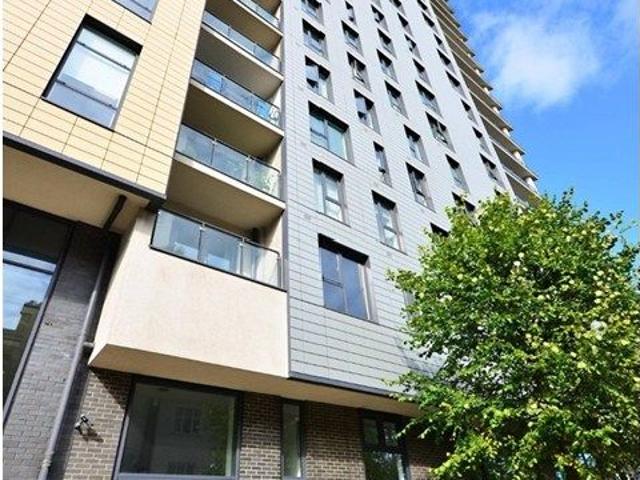 Guildford Road, Woking GU22, 2 bed flat to rent, £1,750 pcm | PrimeLocation