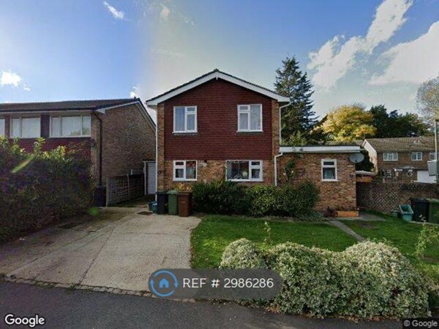 Marshalls Close, Epsom KT19, 2 bed flat to rent, £1,850 pcm | PrimeLocation