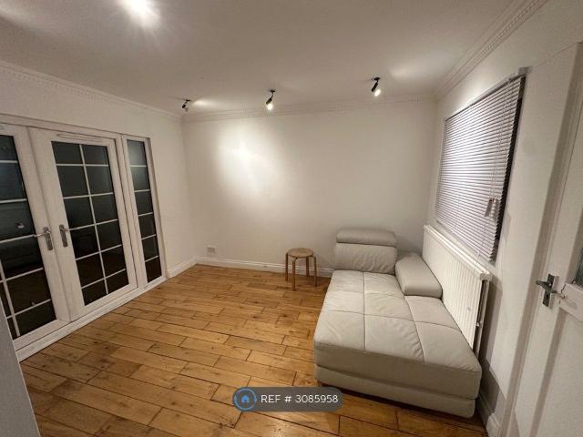 Made Feld, Stevenage SG1, 2 bed flat to rent, £1,200 pcm | PrimeLocation