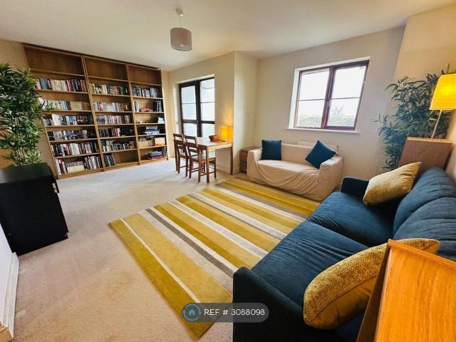 John North Close, High Wycombe HP11, 2 bed flat to rent, £1,480 pcm | PrimeLocation