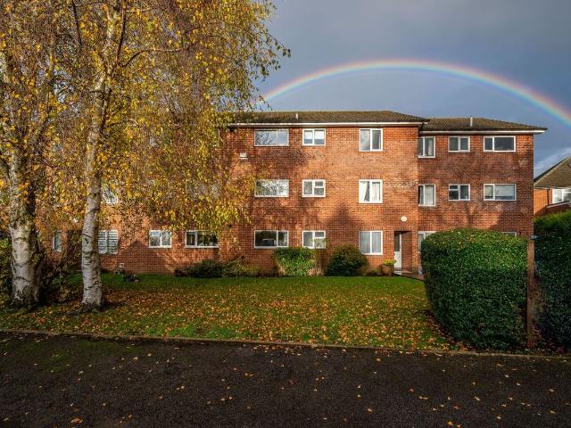 Fairlands Avenue, Guildford, Guildford GU3, 2 bed flat to rent, £1,600 pcm | PrimeLocation