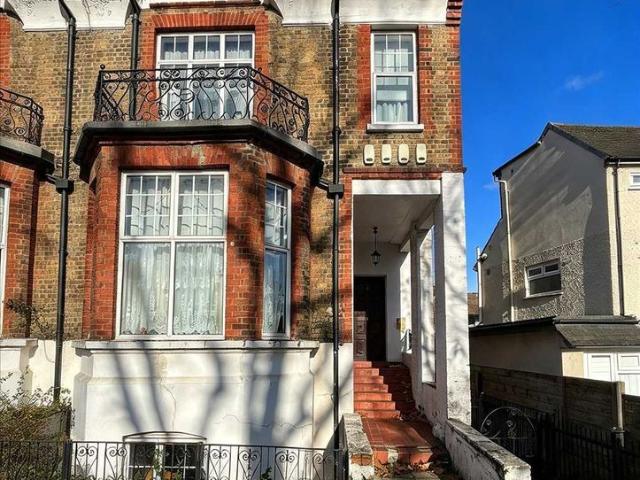 Palace Road, London SW2, 2 bed flat to rent, £1,650 pcm | PrimeLocation