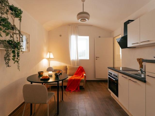 NOOR | Cozy Garden Retreat • Parking Available
