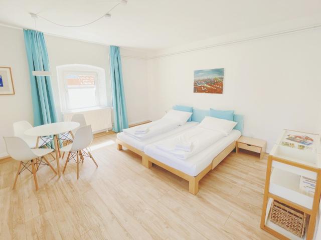 NOOR STAY | Bright Studio with Balcony in the City Center