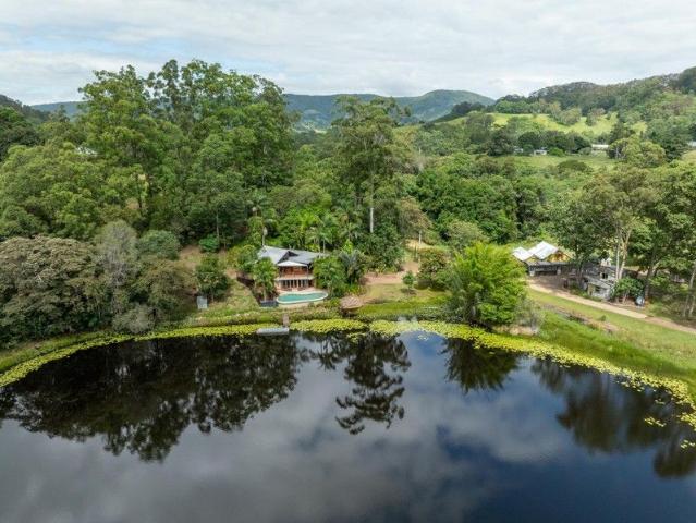 Noosa Hinterland Private Waterfront