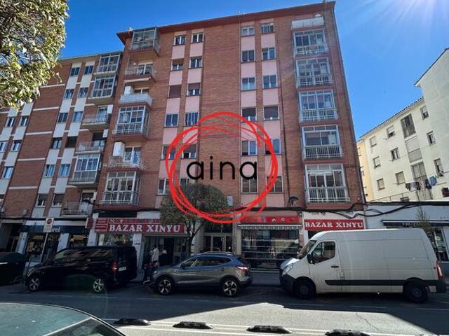 NOAIN: VALLE DE ELORZ: Piso de 3 dormitorios, 1 baño, terraza acristalada en pleno centro de Noain