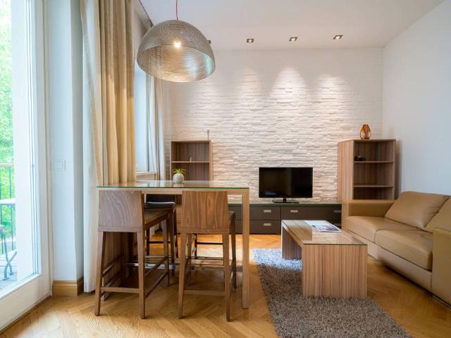 Noble apartment with charme right at the U2 station Rathaus