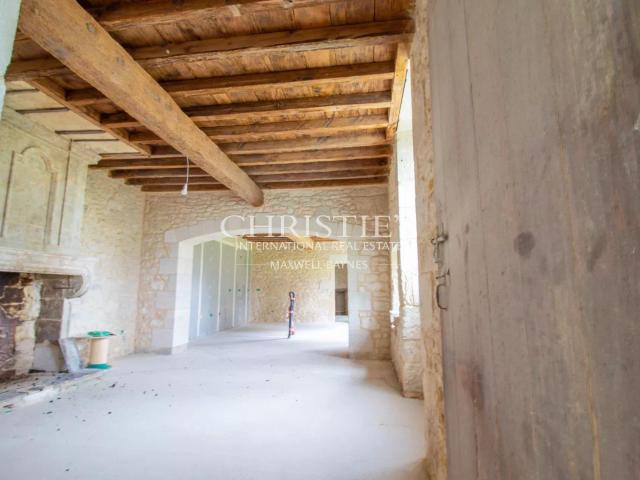 Un Écrin de Sérénité et de Prestige à Découvrir 500m² Bergerac