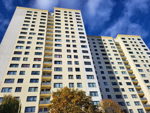 NOCH IM BAU Moderne Puppenstube mit Wannenbad