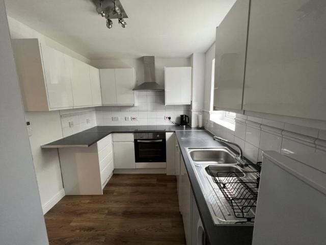 Node Way Gardens, Welwyn AL6, 2 bed flat to rent, £1,400 pcm | PrimeLocation