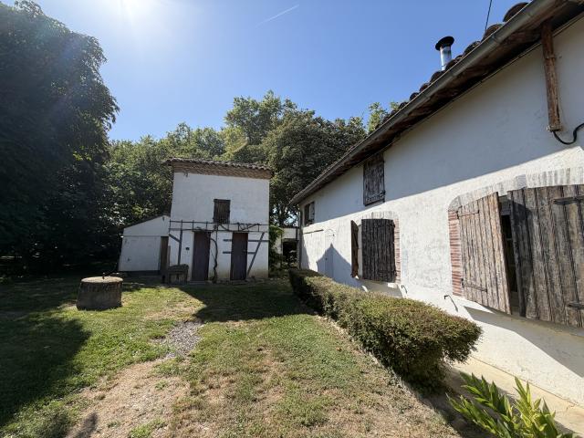 NOE Corps de ferme 160 m2 et dépendances
