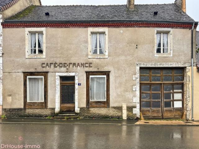 Nogent le Bernard, Ancien Café à réinventer Gros travaux + terrain constructible