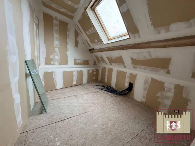NOGENT LE ROI MAISON A RENOVER